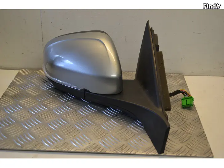 Myydään Volvo V70 07-13 sivupeili oikea side mirror right 31298839
