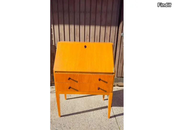 Myydään Häklin kirjoituslipasto