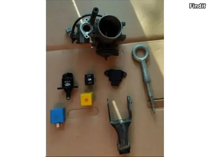 Myydään Kaasuläpäkotelo kaasuläpän asentotunnistin takakonttiin laatikko