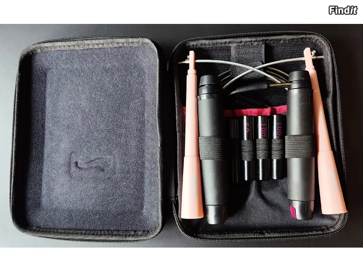 Säljes Lisäpaino ja Nopeus Hyppynarut Kovakantisessa Säilytyslaukussa