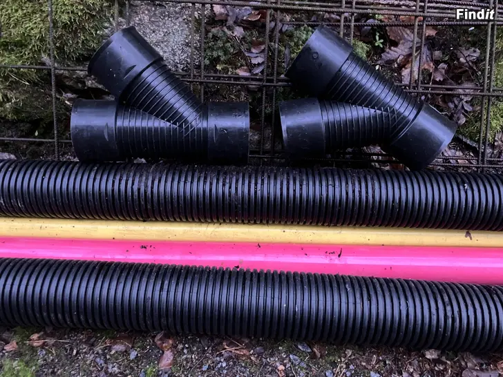 Myydään Uponor Toula 100 ja haaraosia