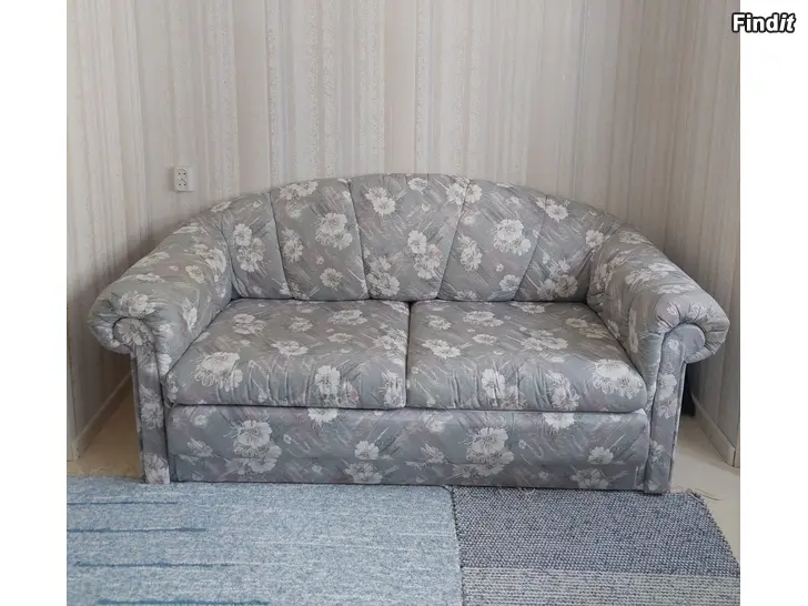 Säljes Bäddbar grå soffa med blommönster