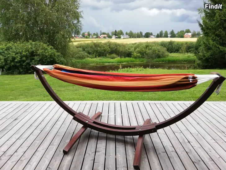 Säljes Hängmatta med stadigt trästativ