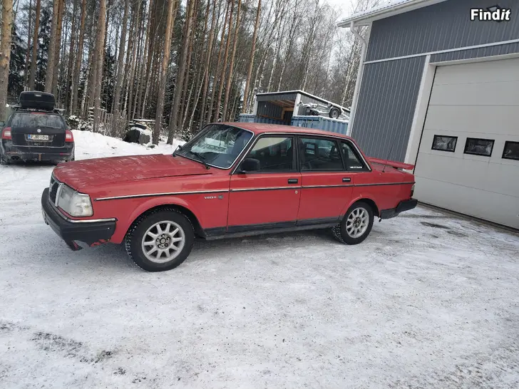 Myydään Volvo 240