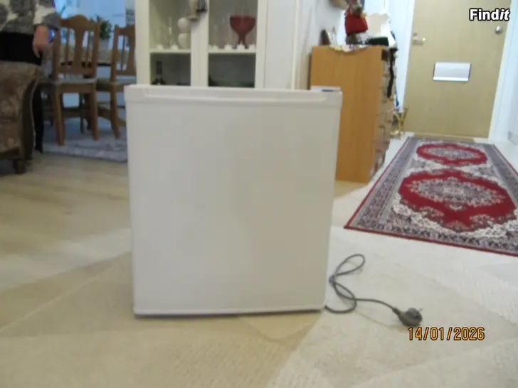 Myydään Pieni Jääkaappi