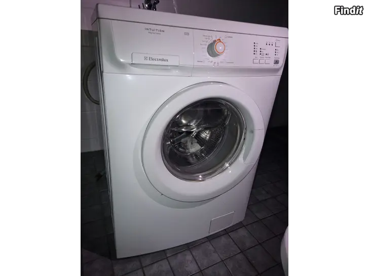 Myydään Edestä täytettävä pesukone muuton vuoksi