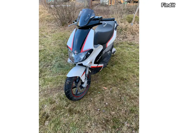 Säljes Gilera runner sp