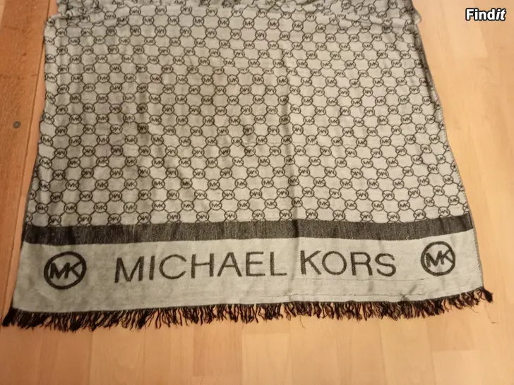 Säljes Myydään Michael Kors huivi
