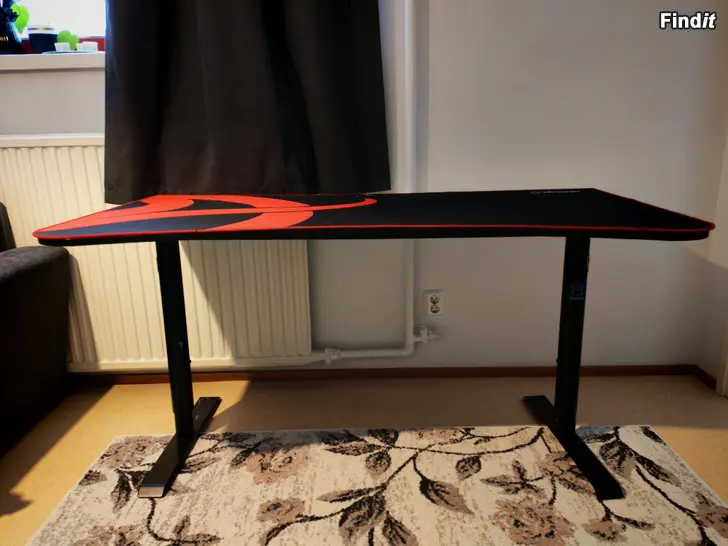 Myydään Pelipöytä