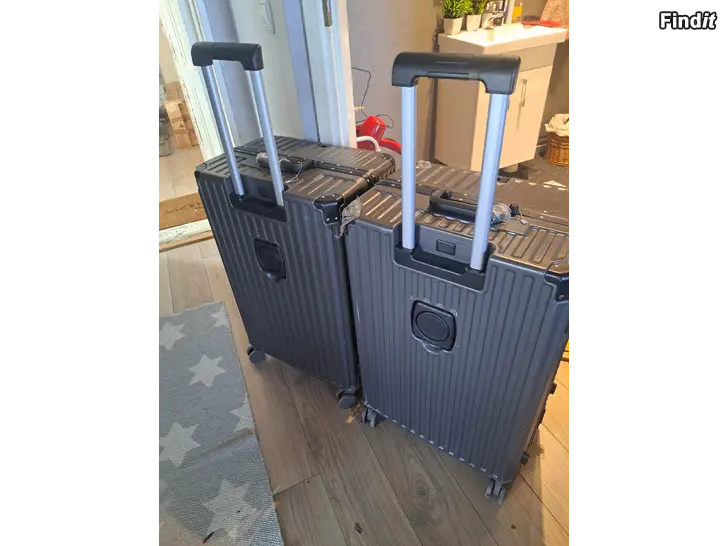 Säljes 2 Nya 72cmx30cmx45cm kappsäckar