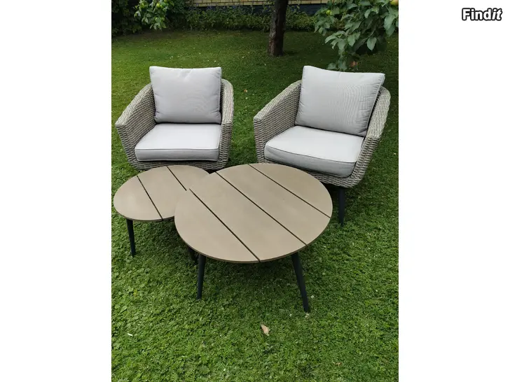 Säljes 2 stolar, 2 bord, splitternya