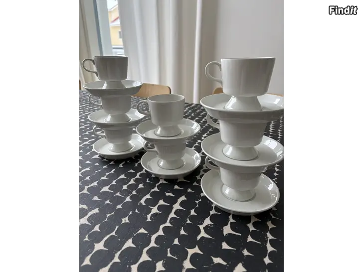 Myydään Vintage Arabian kahvikuppeja asetteineen Kaj Franck
