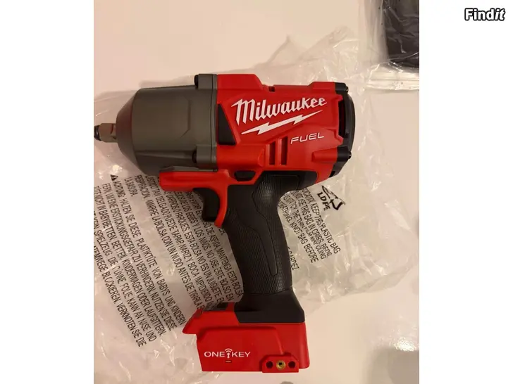 Myydään Uusia Milwaukee M18 red lithium 8ah akkuja 3kpl ja Pulttikone