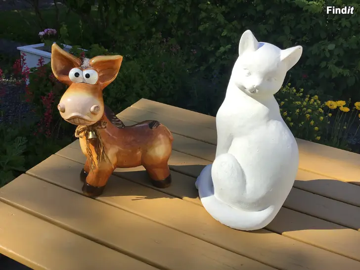 Myydään För trädgården, katt och åsna