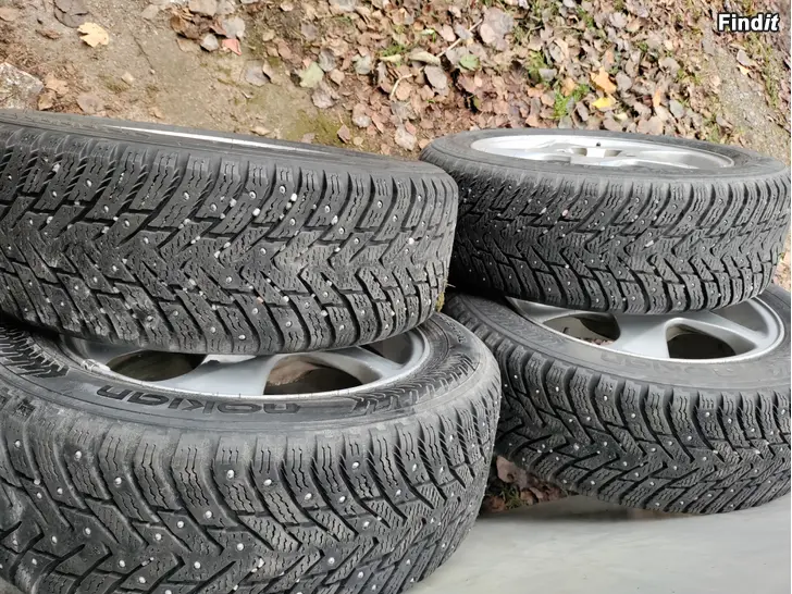 Myydään Volvon 5x108x16 talvirenkaat