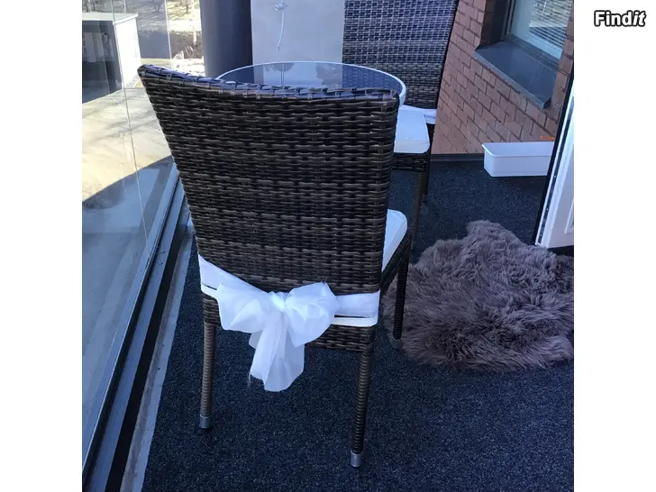 Myydään Terassipöytä ja tuolit 2 kpl / terass möbler 2 st stolar+jättefin bord