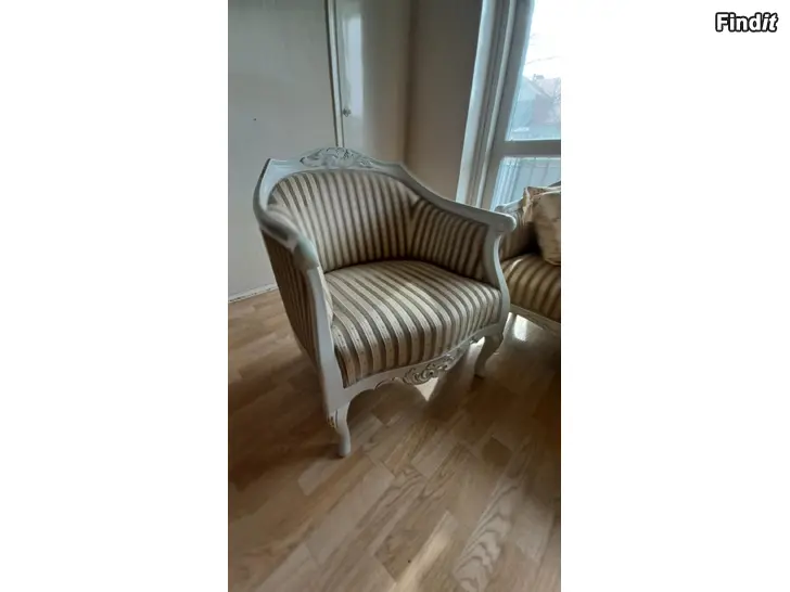 Säljes En soffa, en spegel och två fåtöljer