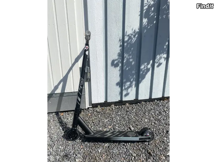 Säljes Säljes en sparkcykel
