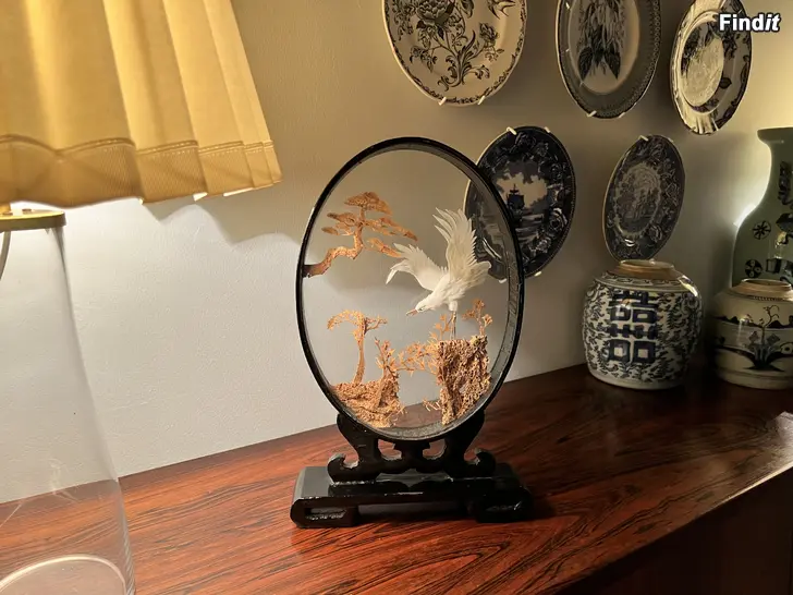 Säljes Aasialainen korkkiveistos - diorama