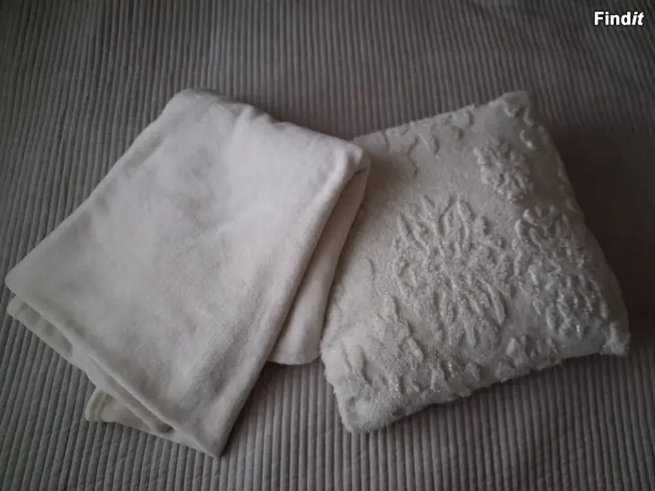 Säljes prydnadsdyna och filt