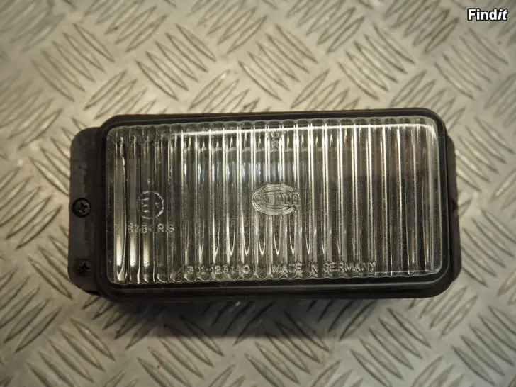 Myydään Audi 100 83-89 sumuvalo oikea Hella foglight 301123140