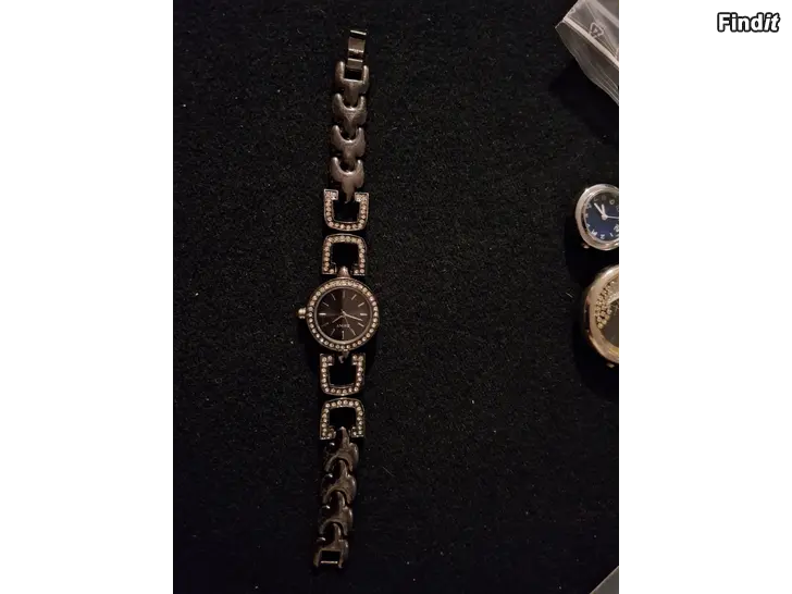Säljes Fin DKNY dam klocka från 2000-talet