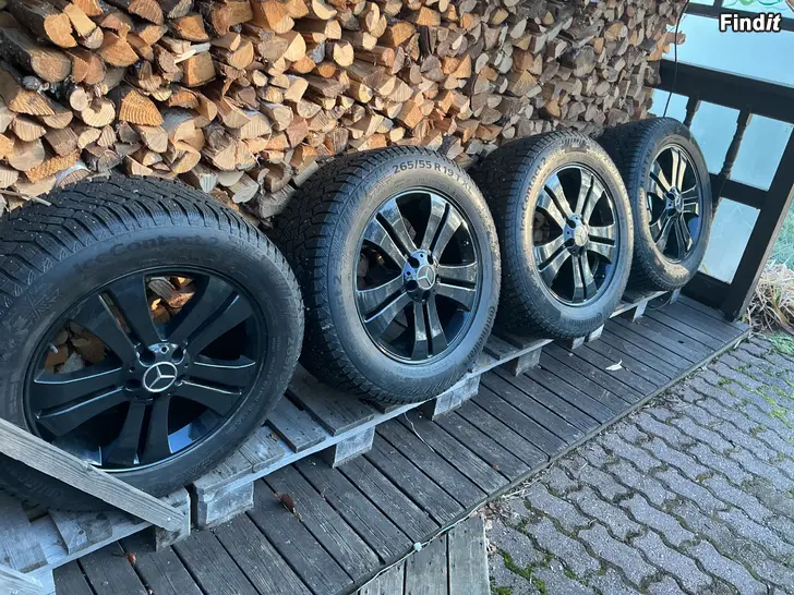 Säljes Mercedes ml/gl nastarenkaat aluvanteilla