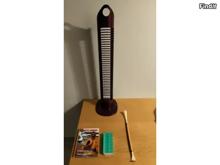 Myydään CD teline CD kansio pahvitaulu