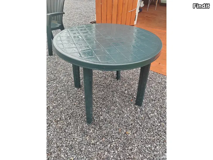 Säljes Utebord med 2 stolar