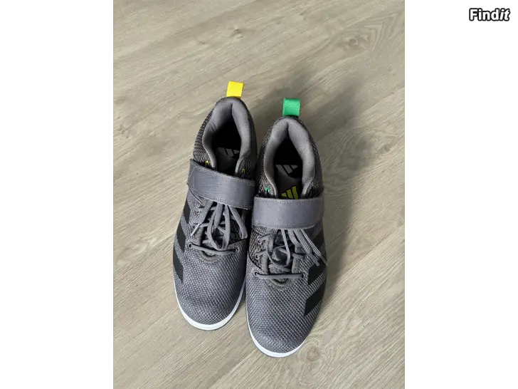 Säljes Adidas powerlift 5