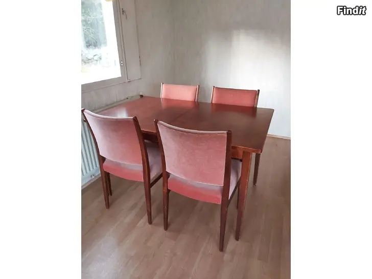 Säljes Bord och 4 stolar
