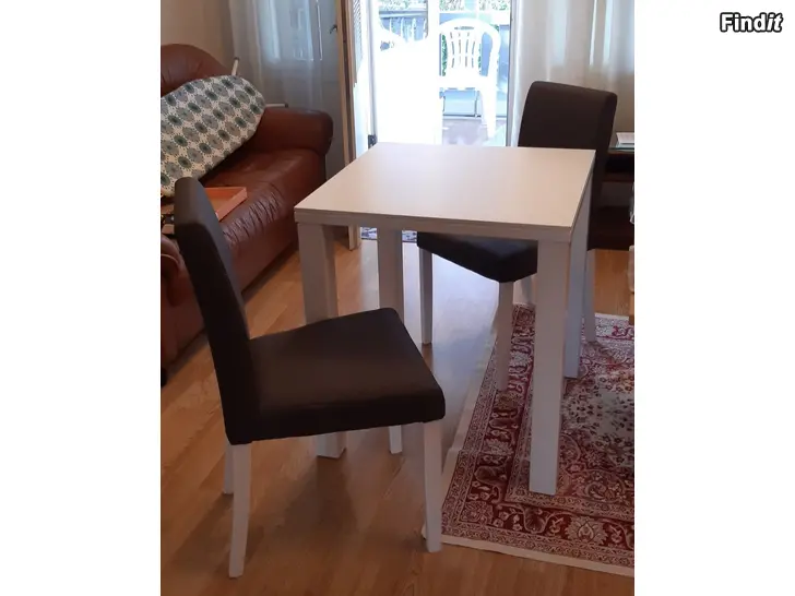 Säljes Kaksi tuolia ja pöytä