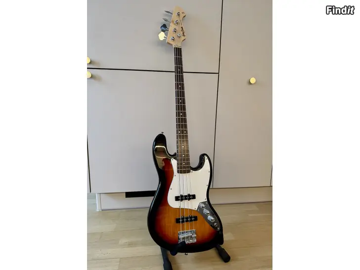 Säljes Harley Benton standard series 4-strängad bas