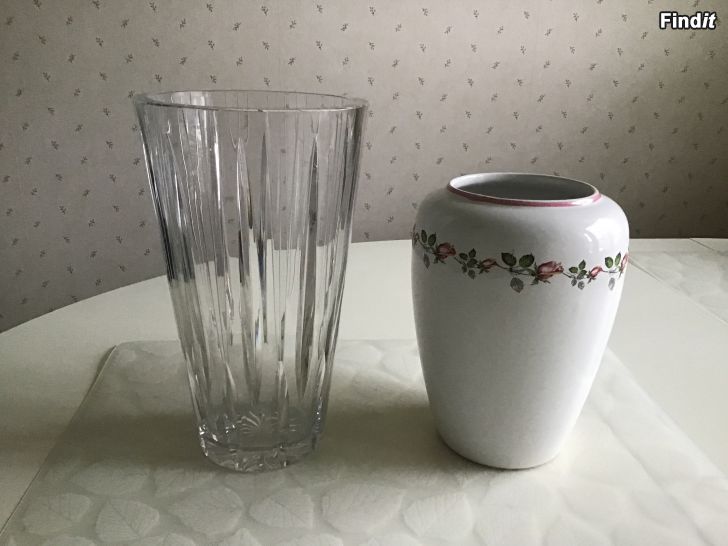 Myydään 2 st vackra oanvända Vaser - vintage vaser