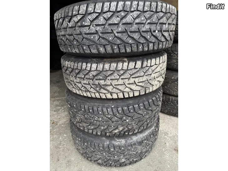 Myydään Nissan primeran P12 talvirenkaat peltivanteilla