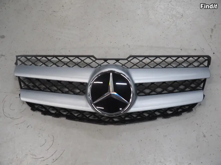 Myydään Mercedes-Benz GLK X204 08-15 Front bumper upper radiator grill A2048802983
