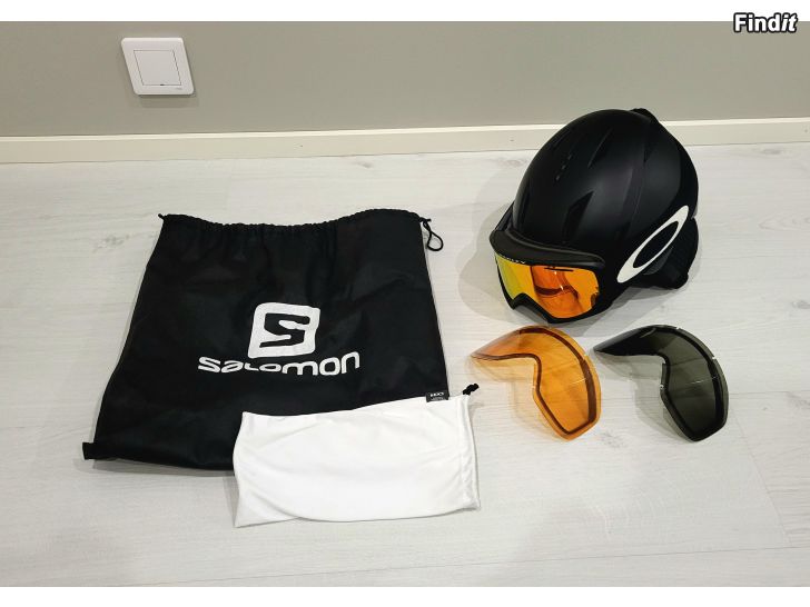 Säljes Salomon Ranger laskettelukypärä ja Oakley O-frame 2.0 laskettelulasit