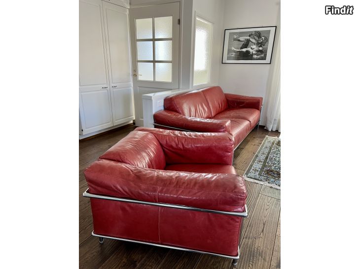 Myydään Natuzzi nahkasohva+tuoli. Design U-merkitty, kromattu metallirunko