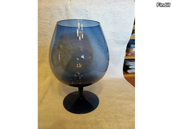 Säljes Säljes 2st blåa   .Aromglasvas Iittala  50 euro st