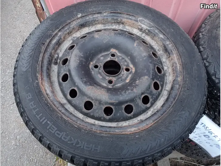 Myydään Nastarenkaat Nokian 185/55R15 peltivanteet 4-100 GM