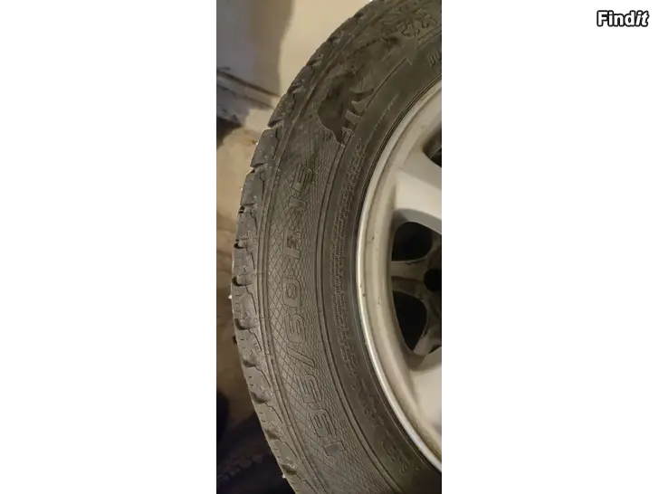 Säljes Volvo rims with tyres