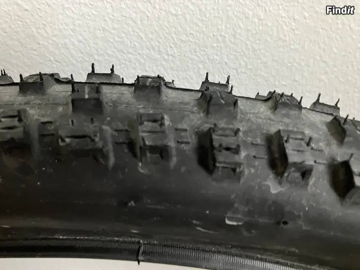 Myydään Schwalbe Tough Tom 26x2.1 54-559 + 2 kpl Sisäkumit