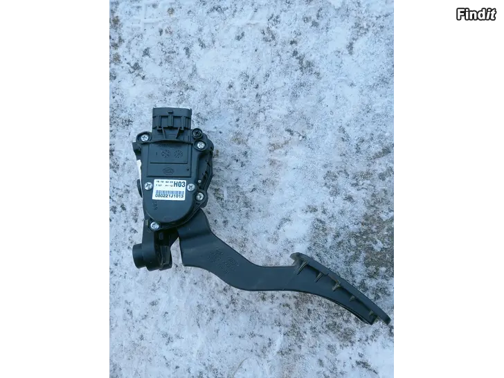 Myydään Kia Ceed 2009 kaasupoljin 32700-XXXXX