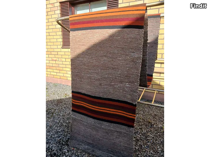 Säljes Gammaldags hemvävd gångmatta