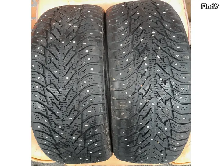 Myydään 225 50 R17 Nastarenkaat pari