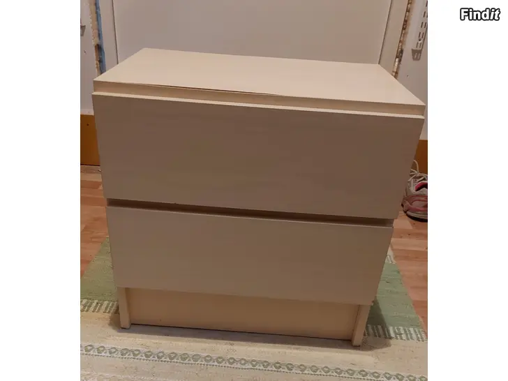 Myydään Yöpöytä /laatikosto