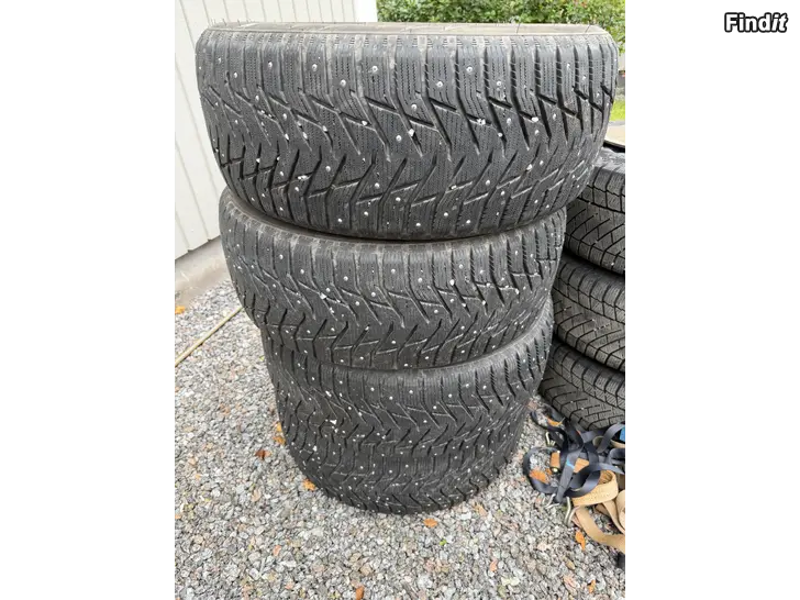 Myydään 255/55R19 nastarenkaat sailun iceblazer