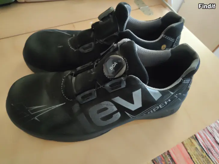 Myydään Sievin turvakengät