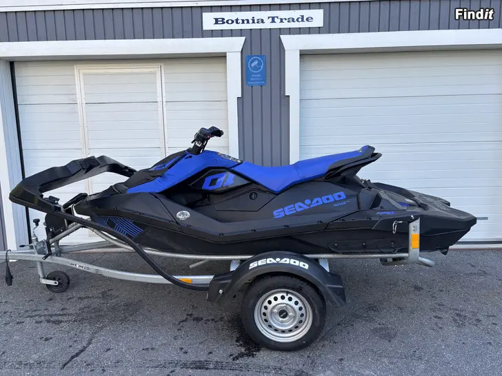 Säljes Sea-Doo Trixx 3-up-23 Endast 17 timmar