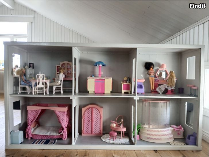 Säljes Barbiehus med originalmöbler
